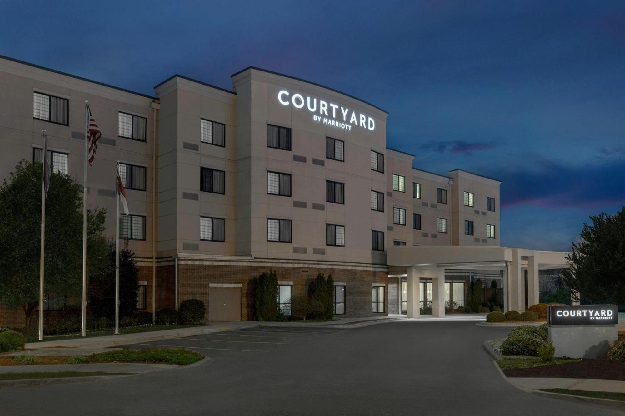 Courtyard By Marriott Salisbury Hotel Exterior photo